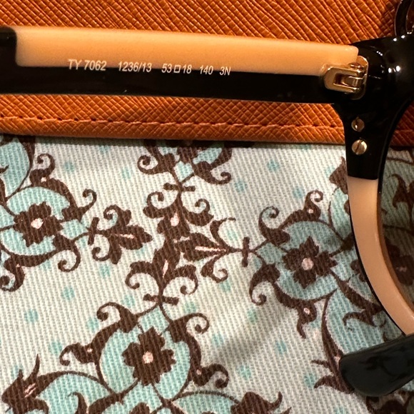 Tory Burch Style Panama Sunglasses - Picture 5 of 5